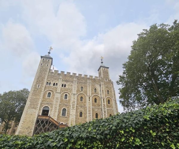 London: Tower of London and Crown Jewels Easy Access Tour – London, United Kingdom