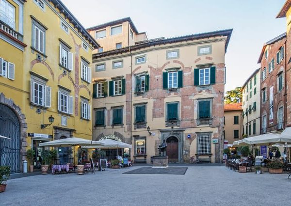 Lucca: Guided City by Night Walking Tour – Tuscany, Italy