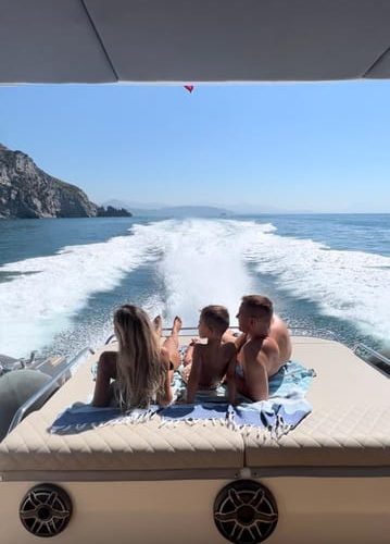 Luxury Yacht Capri Tour with Aperitif – Campania, Italy