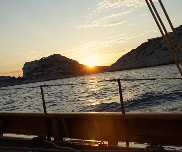 Marseille: Sunset Sailing Dinner in the Frioul Archipelago – Marseille, France