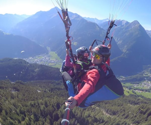 Mayrhofen: Höhenflug über den Bergen von Mayrhofen – Tyrol, Austria