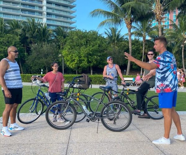 Miami Beach Art Deco & History Non-Touristy Bike Tour – Miami, Florida