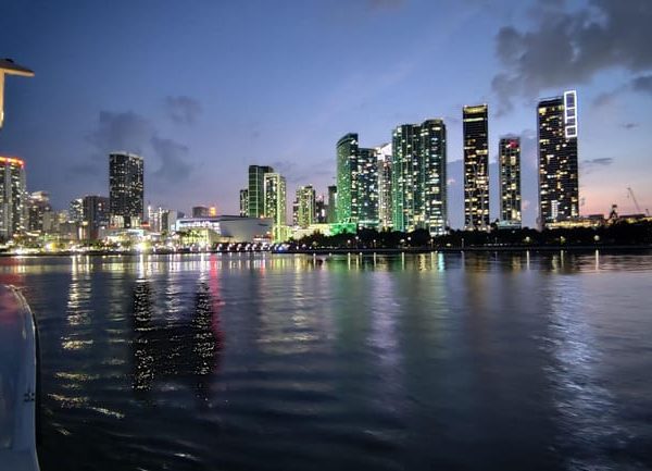 Miami: Guided Evening Cruise on Biscayne Bay – Miami, Florida