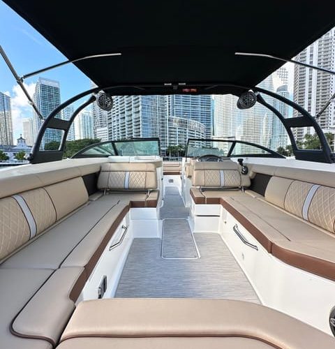 Miami: Private 29’ Sundeck Coastal Highlights Boat Tour – Miami, Florida