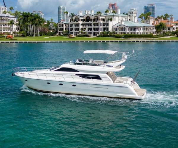 Miami: Yacht and Boat Rentals with Captain – Miami, Florida