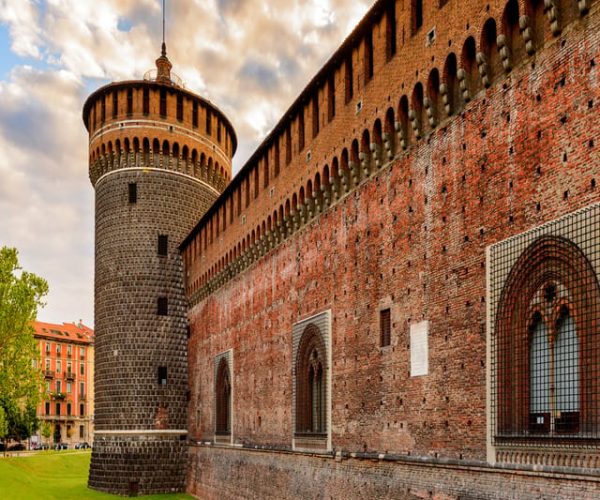 Milan: Old Town Private Family Tour with Sforza Castle – Milan, Italy