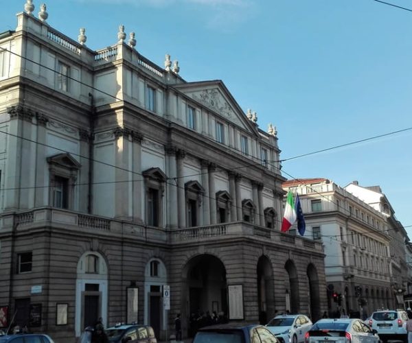 Milan: Skip-the-Line Duomo & Historic District Tour – Milan, Italy