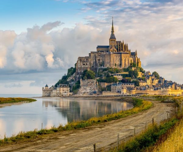 Mont-Saint-Michel: Guided Small Group Tour with Abbey Ticket – Normandy, France