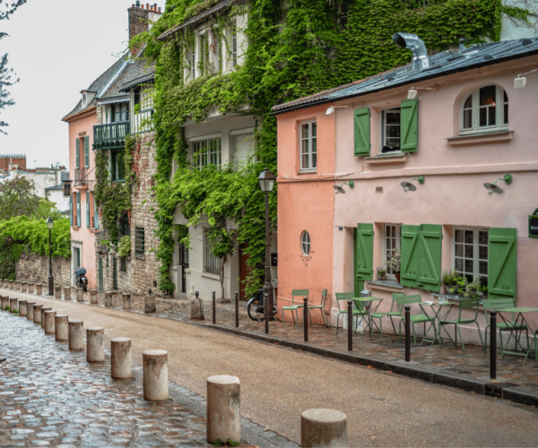 Montmartre: First Discovery Walk and Reading Walking Tour – Ile-de-France, France