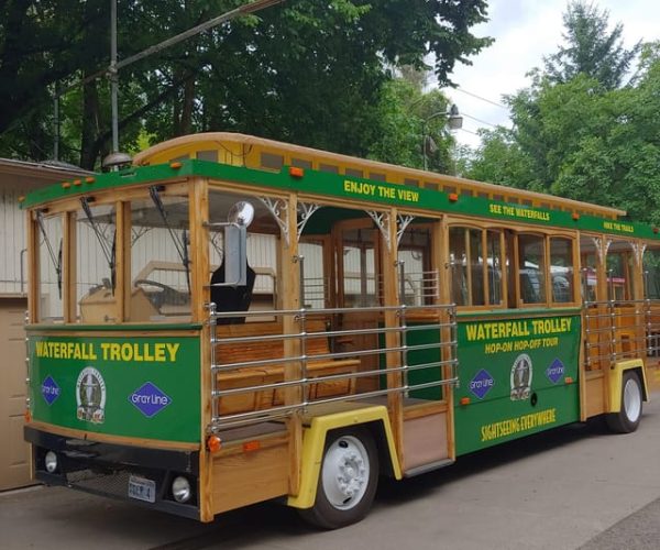 Multnomah Falls: Waterfall Corridor Hop-On Hop-Off Trolley – Sandy, Oregon