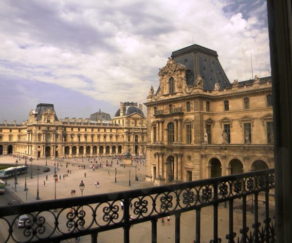 Murders and Mysteries of the Louvre Museum – Ile-de-France, France