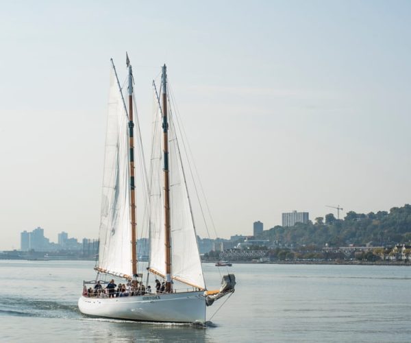 NYC: Hudson River Fall Foliage Sailing Trip – New York City, New York