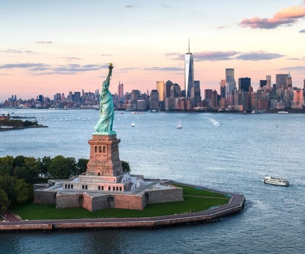 NYC: Visit Statue of Liberty & 3h Manhattan Walking Tour – New York City, New York