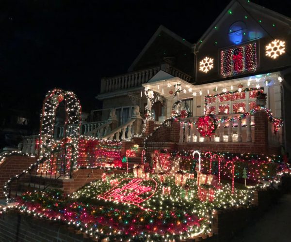 New York City: Dyker Heights Christmas Lights Tour – New York City, New York