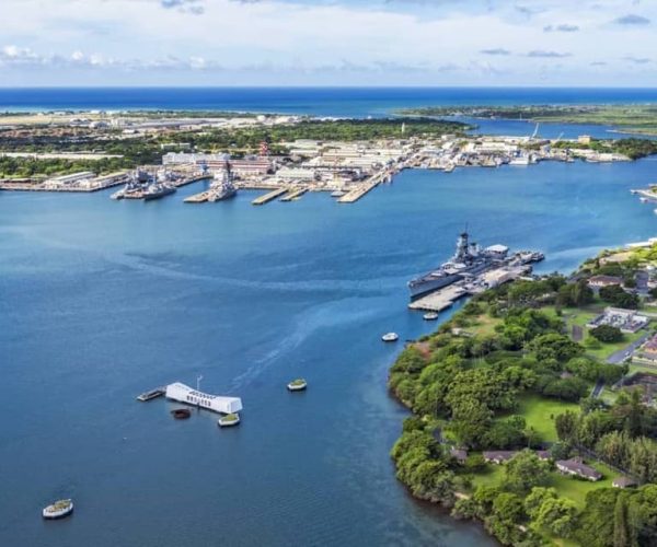 Oahu: Pearl Harbor Battleship & Helicopter Tour – Honolulu, Hawaii