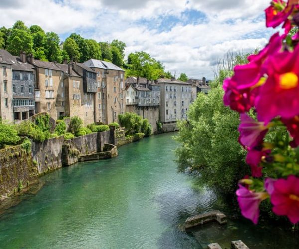 Outdoor show: Relaxing & poetic stroll, Oloron-Sainte-Marie – Nouvelle-Aquitaine, France