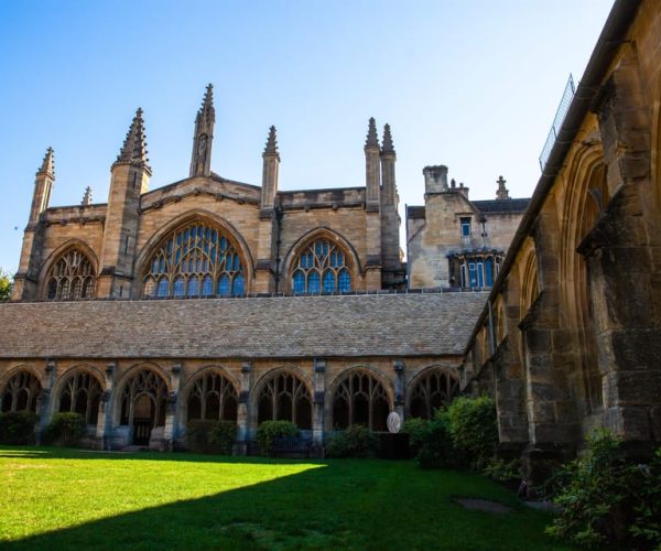 Oxford: Extended University Tour Entering Christ Church – South East England, United Kingdom