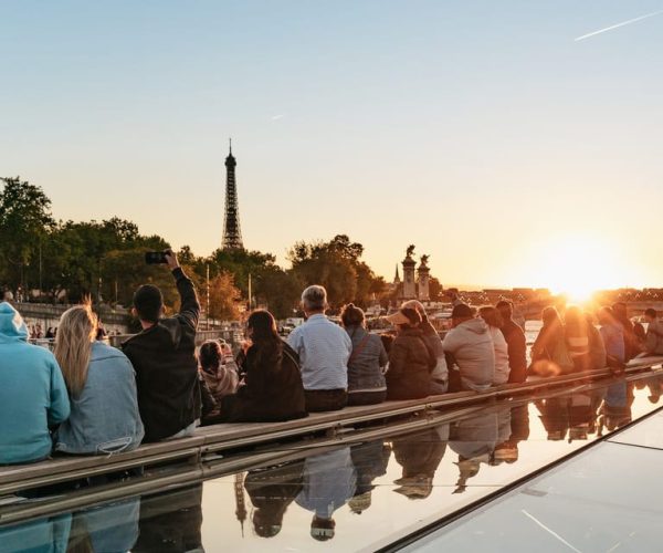 Paris: 1-Hour Sightseeing Cruise with Bistro Dinner – Paris, France