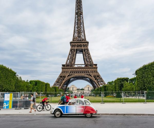 Paris: 1-Hour Vintage Citroen 2CV Tour – Paris, France