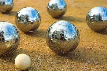 Paris: 90-Minute Boules Game in the Park – Paris, France