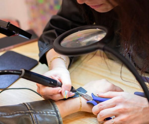 Paris: Custom Permanent Bracelet Crafting Experience – Paris, France