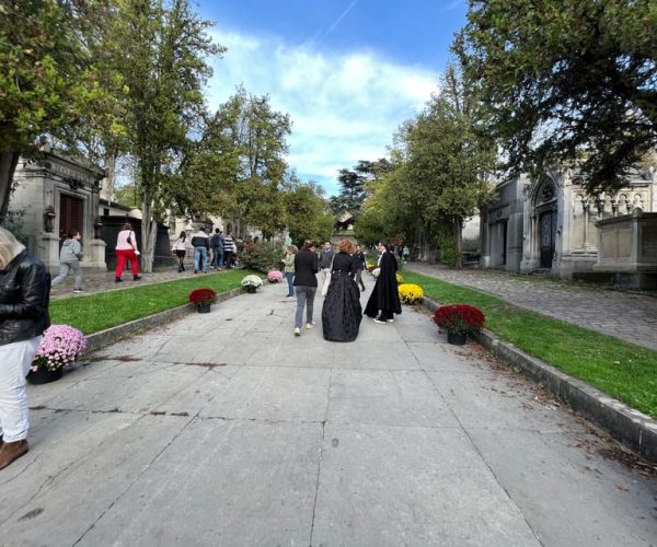 Paris: Haunted Père Lachaise Cemetery Guided Tour – Paris, France