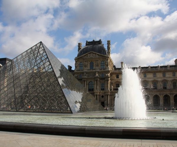 Paris Highlights: 2-Hour Classic Walking Tour – Paris, France