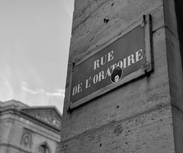 Paris: History of Crime Smartphone Audio Guide Walking Tour – Paris, France