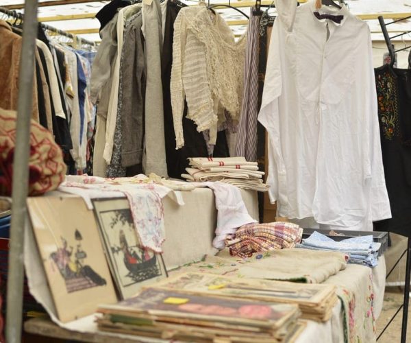 Paris: Les Puces de Saint-Ouen Flea Market In-App Audio Tour – Paris, France