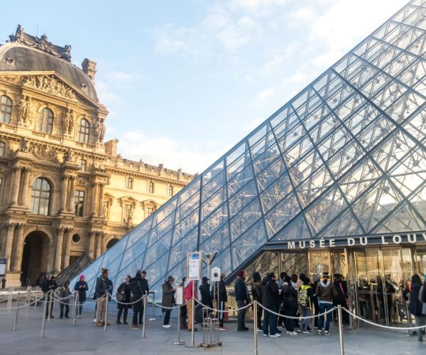 Paris: Louvre Museum Guided Tour with Seine Cruise Discount – Paris, France