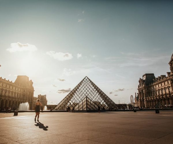 Paris: Louvre Museum Ticket and Mona Lisa Access with Host – Paris, France