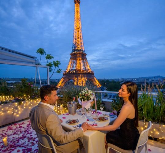 Paris : Private dinner for 2 at the Eiffel Terrace – Paris, France