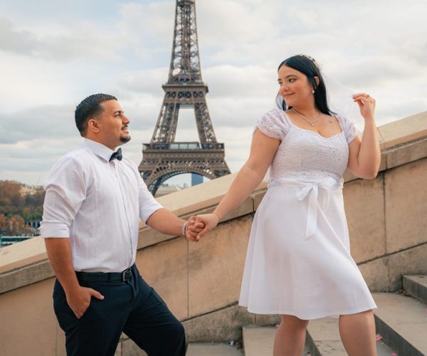 Paris: Professional Photoshoot with the Eiffel Tower – Paris, France