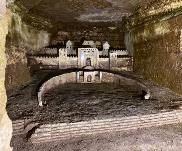 Paris: Small-Group Catacombs Tour with Skip-the-Line Entry – Paris, France