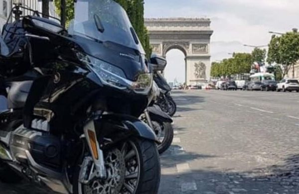 Paris : Taxi moto privé Orly – Paris – Paris, France