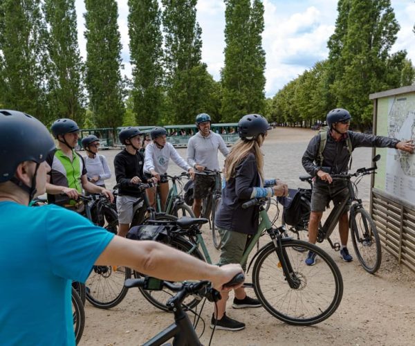 Paris to Versailles Palace E-Bike Tour – Paris, France