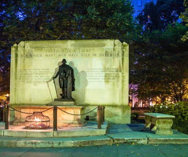 Philadelphia: Phantoms of the Founding Fathers Walking Tour – Philadelphia, Pennsylvania