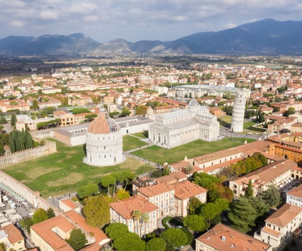 Pisa and Lucca: Private Full-Day Tour by Deluxe Van – Tuscany, Italy