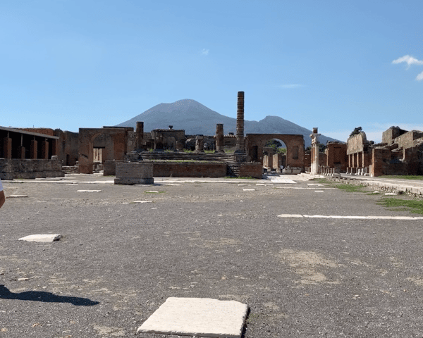 Pompeii VIP: Skip-the-line with your Archaeologist Guide – Pompei, Italy