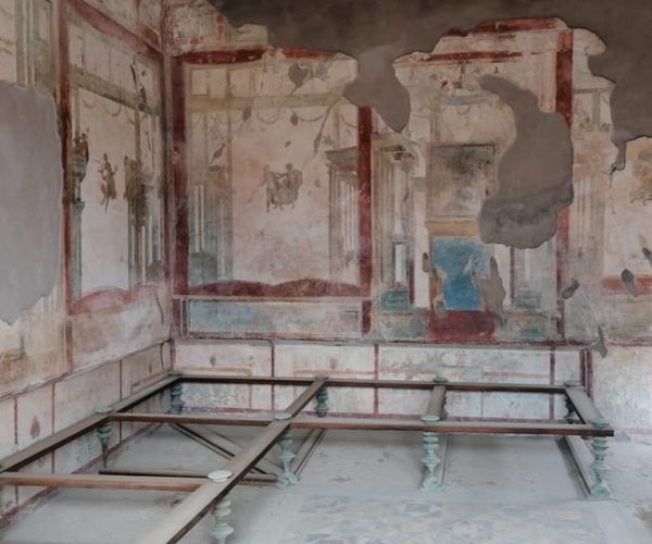 Pompeii with an Archaeologist, the original max 12 people – Pompei, Italy