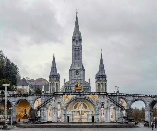 Private Transfer from Barcelona to Lourdes in France – Occitanie, France