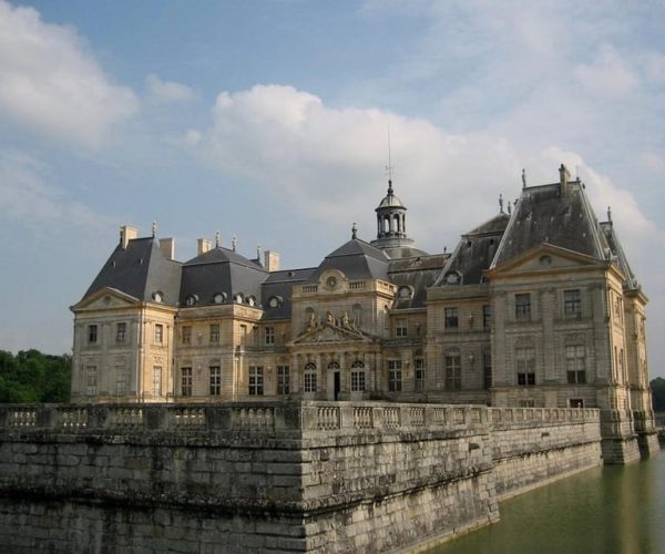 Private tour: Chateaux de Vaux le Vicomte & Fontainebleau – Ile-de-France, France