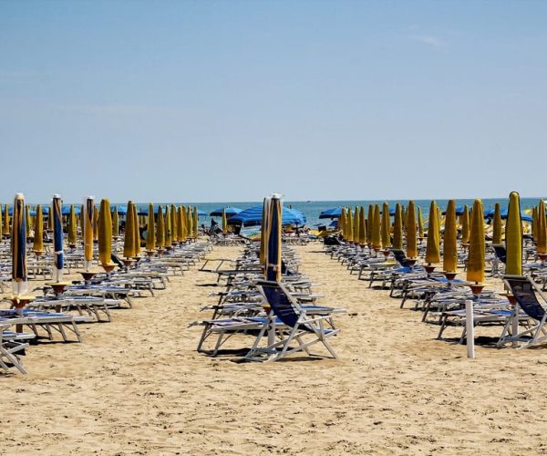 Rimini: Beach 42 Experience with Umbrella and Drink – Emilia-Romagna, Italy