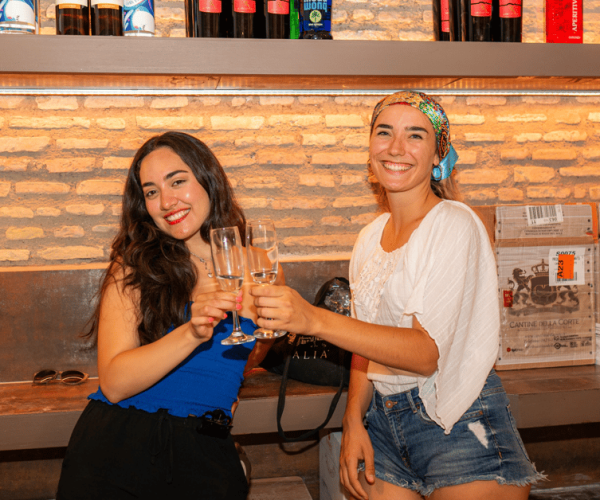 Rome: Bar Crawl with Local Guide & Drinks – Rome, Italy