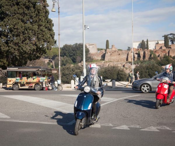 Rome: Colosseum and Pyramid of Cestius Vespa Tour in German – Rome, Italy