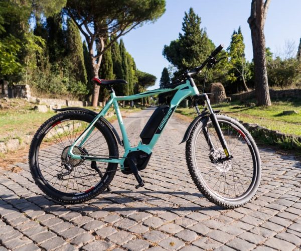 Rome: Electric Bike Rental with Helmet – Rome, Italy