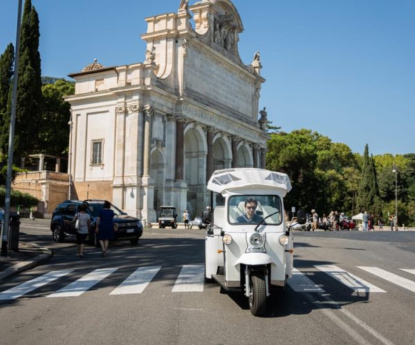 Rome Tuktuk Adventure: Hotel Pickup & Prosecco Delight – Rome, Italy