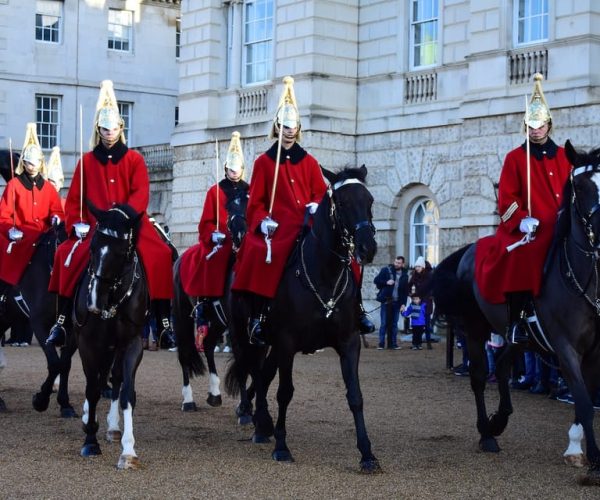 Royal London tour & changing of the guard (in Portuguese) – London, United Kingdom