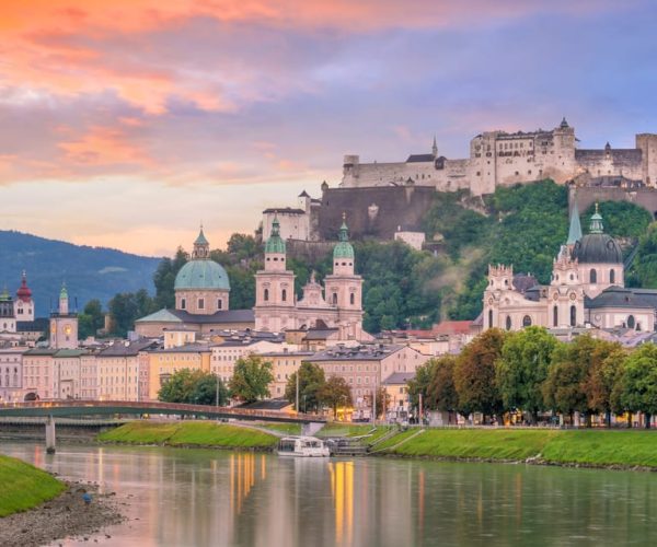 Salzburg: Christmas Market Magic with a local – Upper Austria, Austria