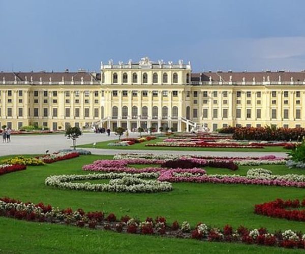 Schönbrunn Grand Tour : Private Skip-the-Line Walking Tour – Vienna, Austria